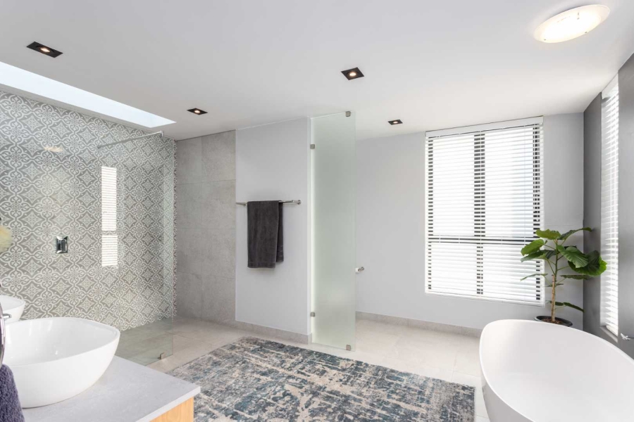 5 Bedroom Property for Sale in Val De Vie Estate Western Cape
